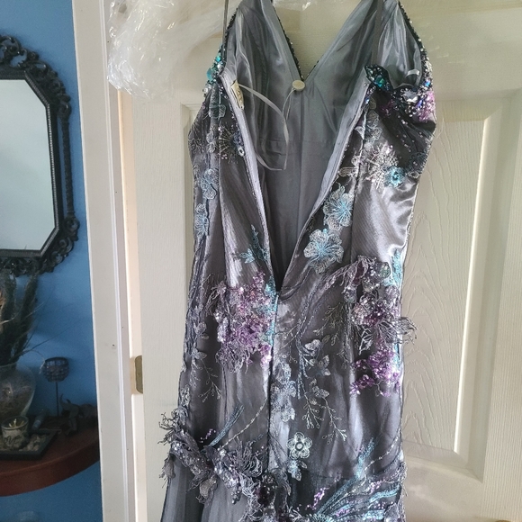 Formal dress size 12 (more like a 10) Boutique Item - Picture 6 of 9